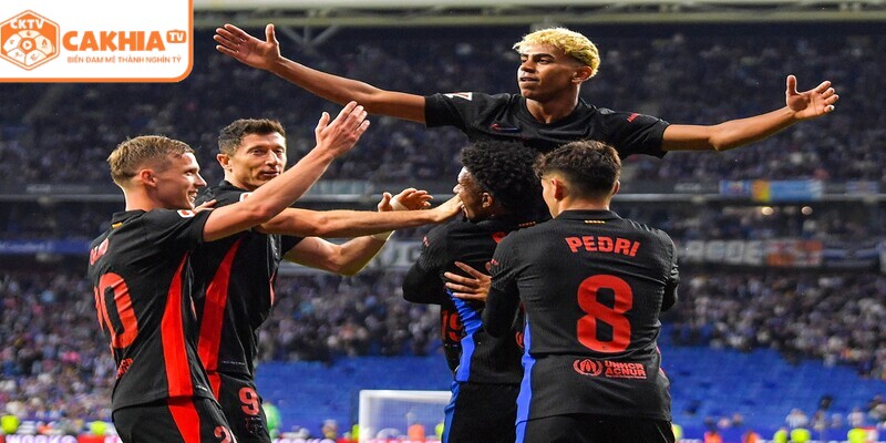 Cầu thủ ăn mừng bàn thắng quan trọng trong trận cầu quyết định